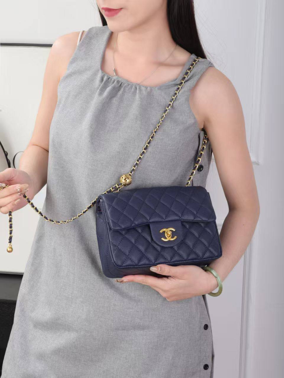 CHANEL 
GOOD QUALITY 

WITH BOX
🎁🎁🎁

100 dhs✅
Size:22cm

Zain39
♥️♥️♥️