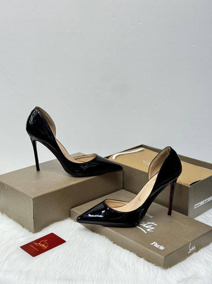 Christian Louboutin 
Size 36….41
120 dhs🇦🇪🇦🇪

Zain21
♥️♥️♥️