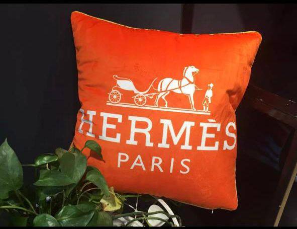 Brand 
High quality 
Pillow cover 
Velvet 100%
Size 50*50
50 dhs🪙🌨️

Zain99
♥️♥️♥️