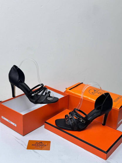 𝐇𝐄𝐑𝐌𝐄𝐒 𝐍𝐄𝐖 𝐒𝐀𝐍𝐃𝐀𝐋 𝟕𝐂𝐌
💯𝙃𝙞𝙜𝙝 𝙌𝙪𝙖𝙡𝙞𝙩𝙮
Size 36-37-38-39-40-41
110 dhs🌺

Zain86
♥️♥️♥️