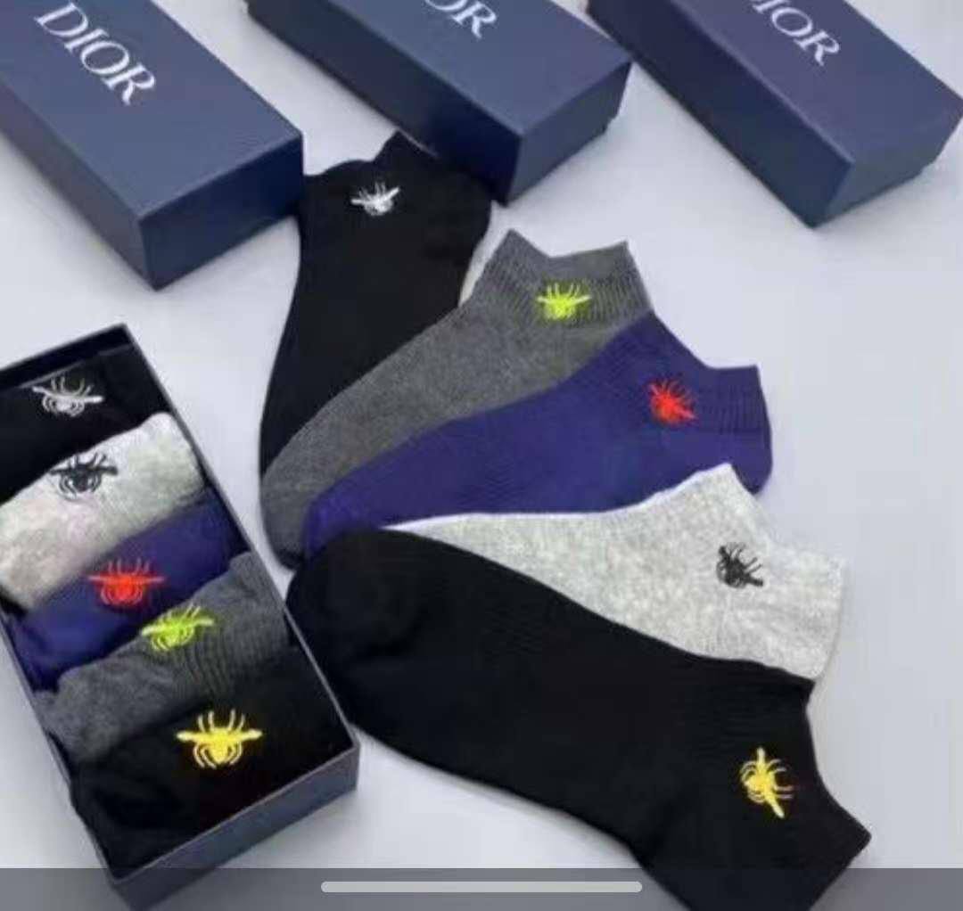 NEW CAME
SOCKS 
GOOD QUALITY 
35 dhs✅
(IN ONE BOX 5 PAIRS)

Zain40
♥️♥️♥️