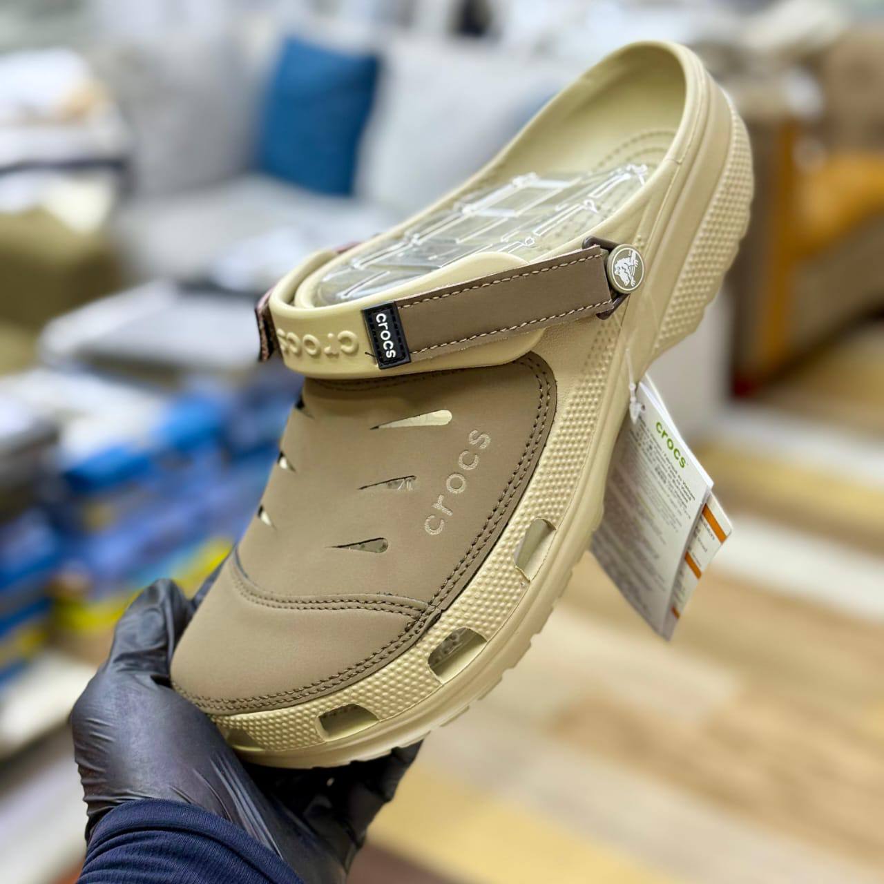 Crocs
40 to 45 size 

45 dhs💓

Zain27
♥️♥️♥️