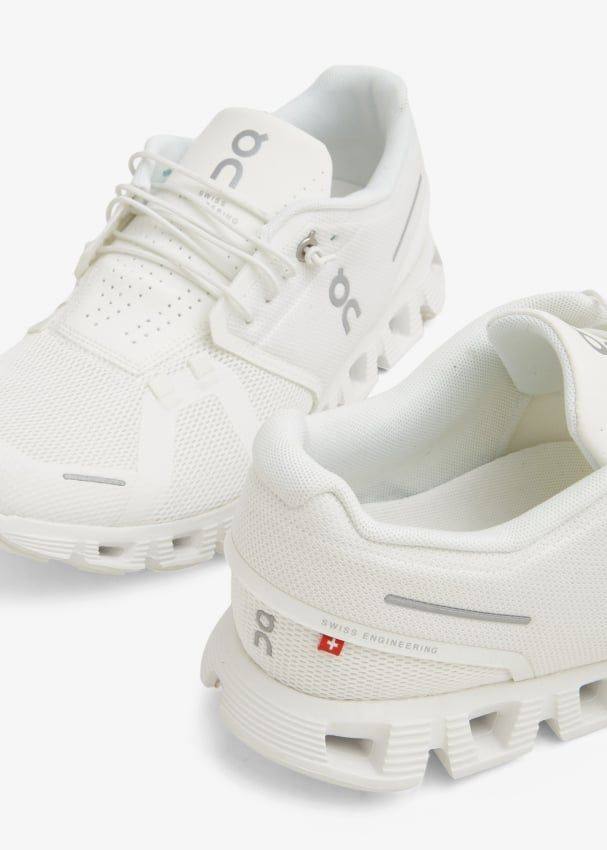 On cloud 5 “All White”🤍
36-45 AVAILABLE 
170 dhs❣️

Zain242
♥️♥️♥️