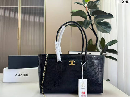 Chanel
Master❣️❣️
250 dhs🇦🇪🇦🇪

Zain132
♥️♥️♥️