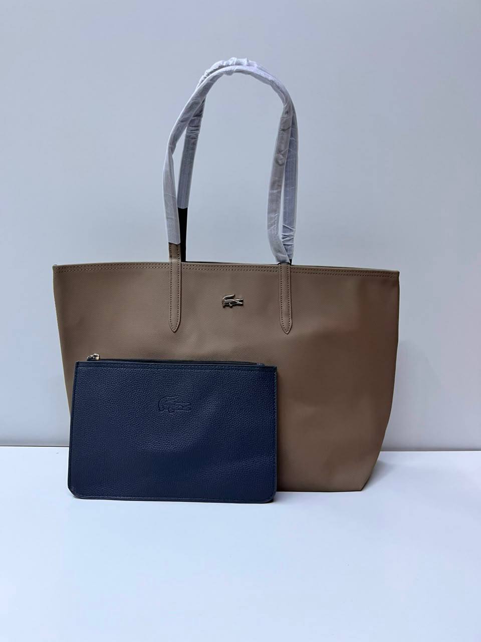 Lacoste 
75 dhs💓
size 47×13×28cm

Zain42
♥️♥️♥️