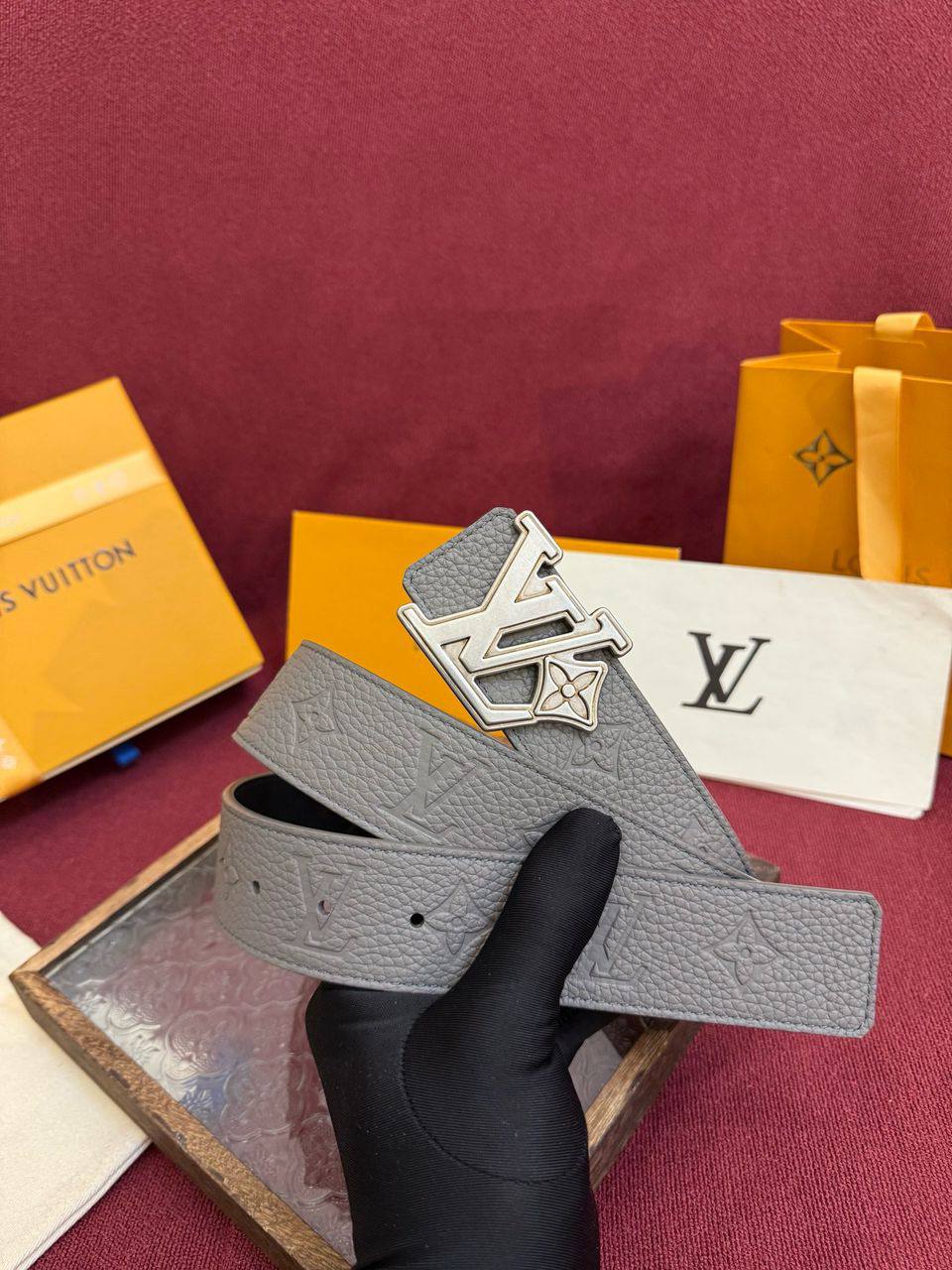 LV

for men

320 dhs🇦🇪🇦🇪

Zain164
♥️♥️♥️