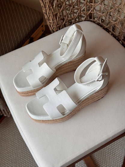 HERMES 
✨ New Collection
👠 36–41
💎 Premium Quality
🔥 Super Master
450 dhs✅

Zain198
♥️♥️♥️