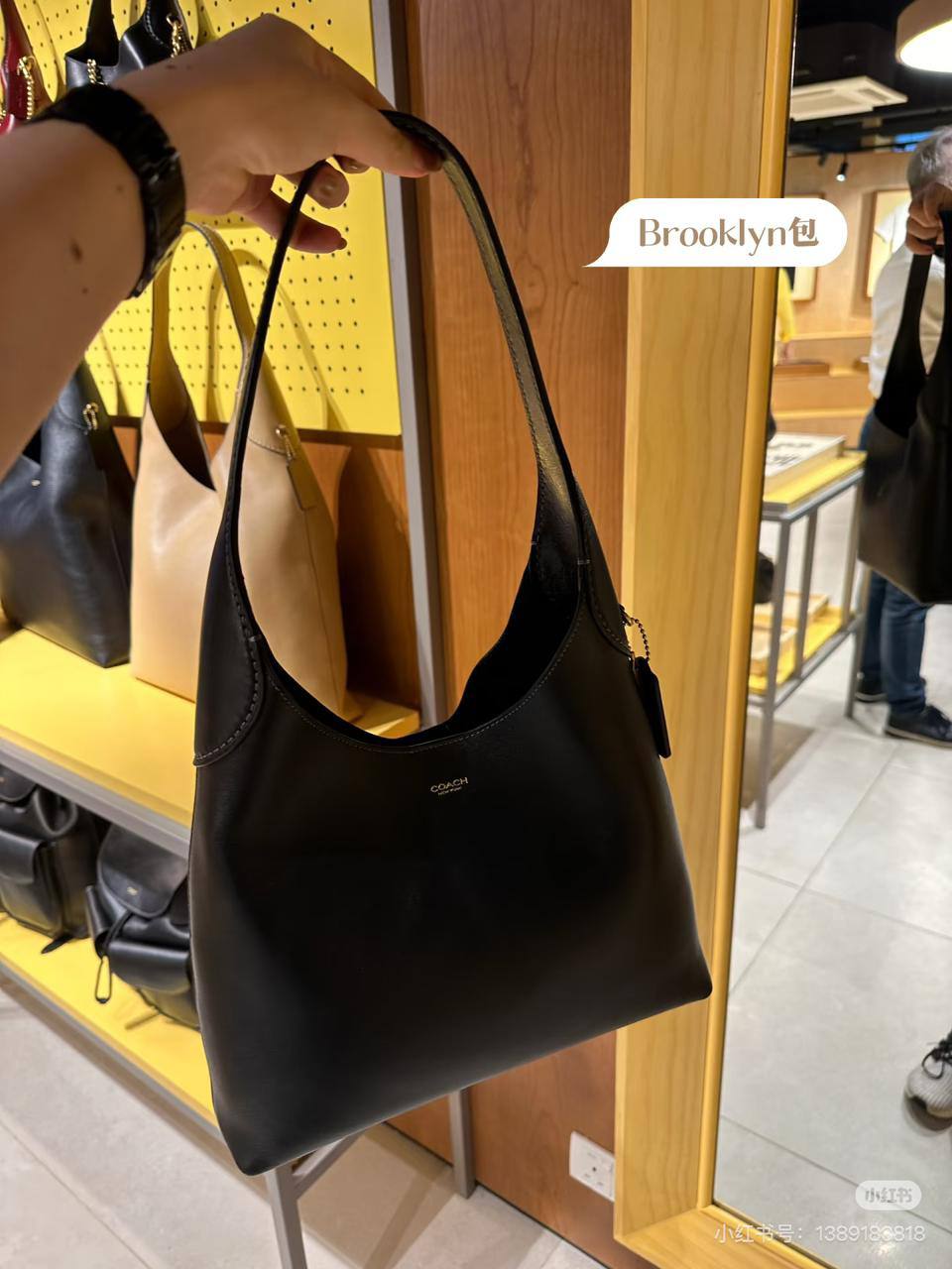 COACH
👑Good  QUALITY 
SIZE：30cm
100 dhs🪙💕

Zain04
♥️♥️♥️