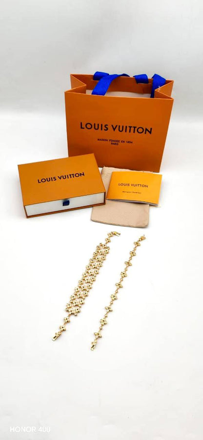Lv bracelets

Big one. 85 dhs🇦🇪🇦🇪
Small one 70 dhs🇦🇪🇦🇪

Zain122
♥️♥️♥️