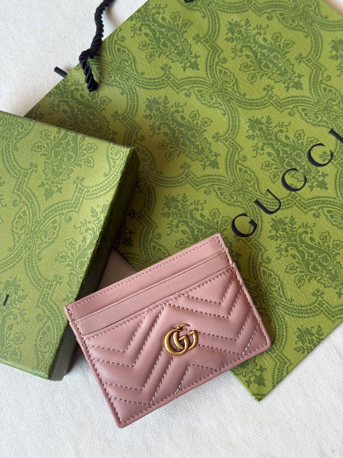 Guccl 

Card holder💝

 💝Super Master

250 dhs🇦🇪🇦🇪

Zain275
♥️♥️♥️