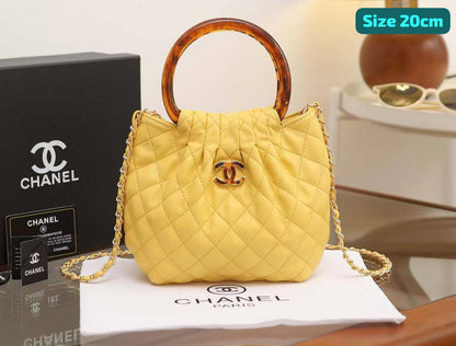 Chanel
Good quality 

with box 🎁🎁🎁

100 dhs✅

Zain186
♥️♥️♥️