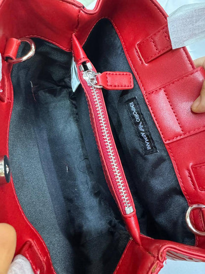 ❤️ Emporio Armani
1⃣️ First quality
Size: 23 * 19 cm
90 dhs✅

Zain115
♥️♥️♥️