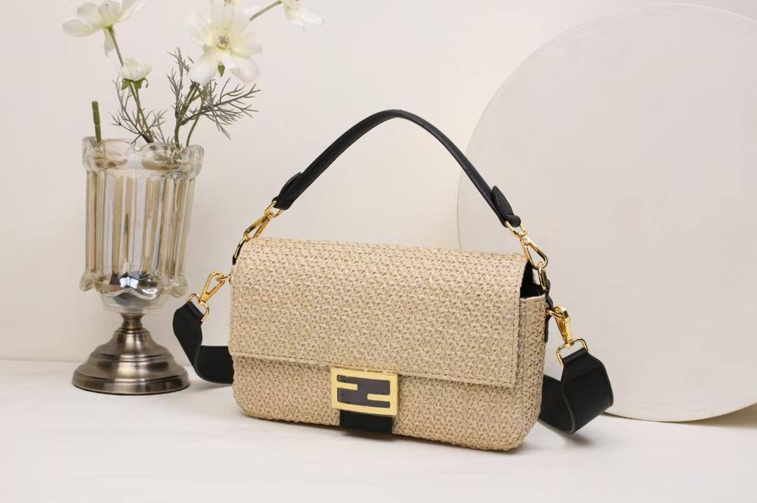 LV
90 dhs✅
high quality 

With box
🎁🎁🎁

Zain26
♥️♥️♥️