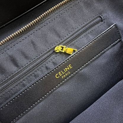 CELINE 

NEW CAME HIGH QUALITY 

WITH BOX 
🎁🎁🎁

125 dhs🇦🇪


Zain39
♥️♥️♥️