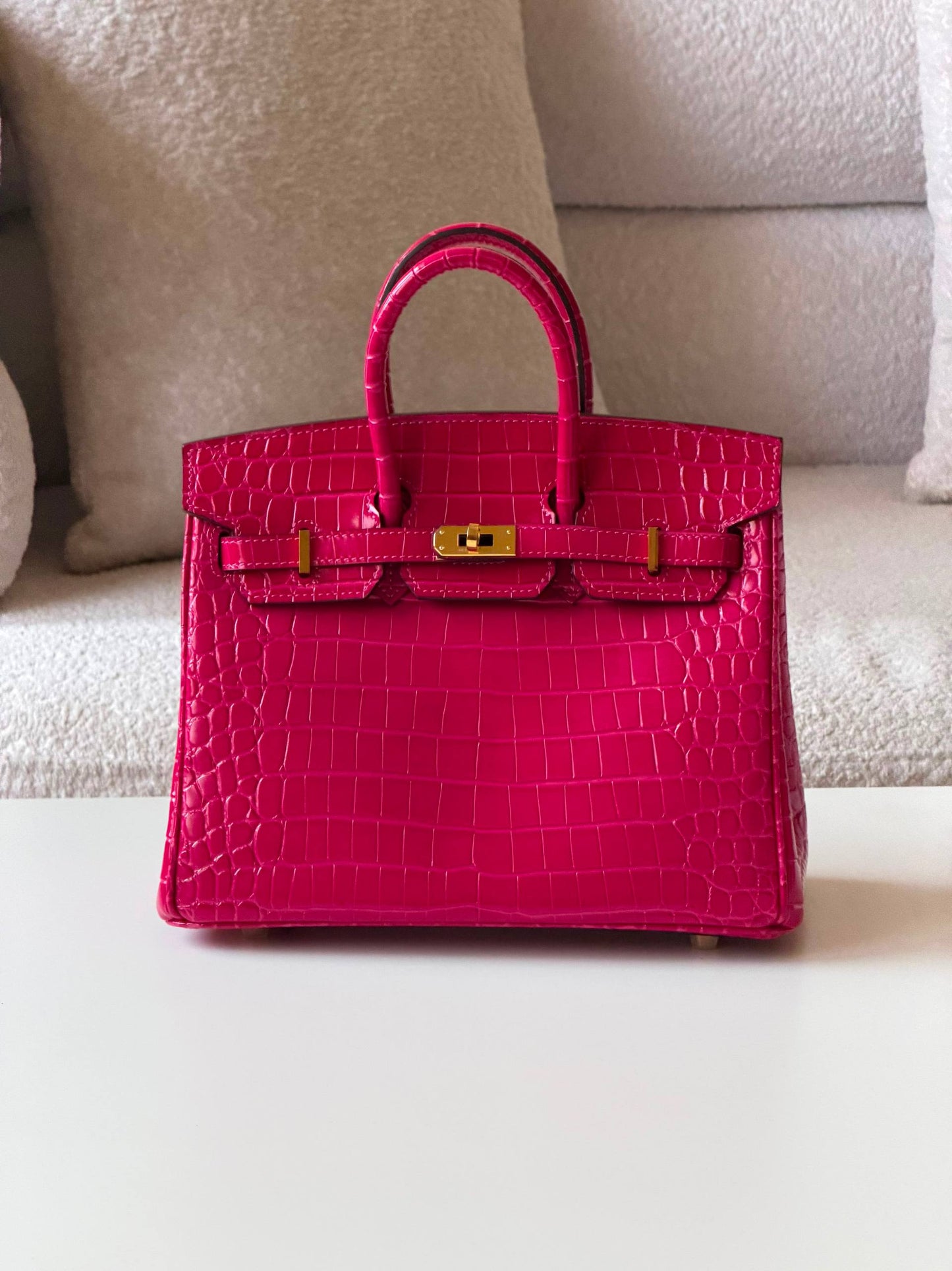 Hermes Birkin croc 25cm💥Master quality ✅with box📦
710 dhs✅

Zain52
♥️♥️♥️