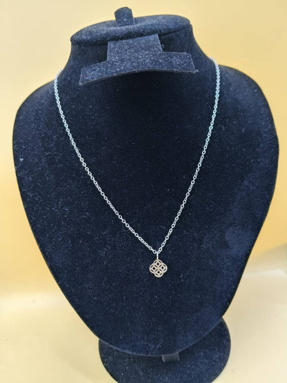 Neklace
25 dhs✅

Zain25
♥️♥️♥️