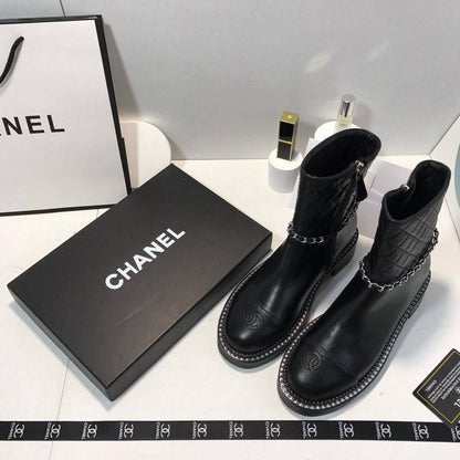 Boots Chanel - Dior
High quality 
size 36-41 
220 dhs🪙🌨️

Zain132
♥️♥️♥️