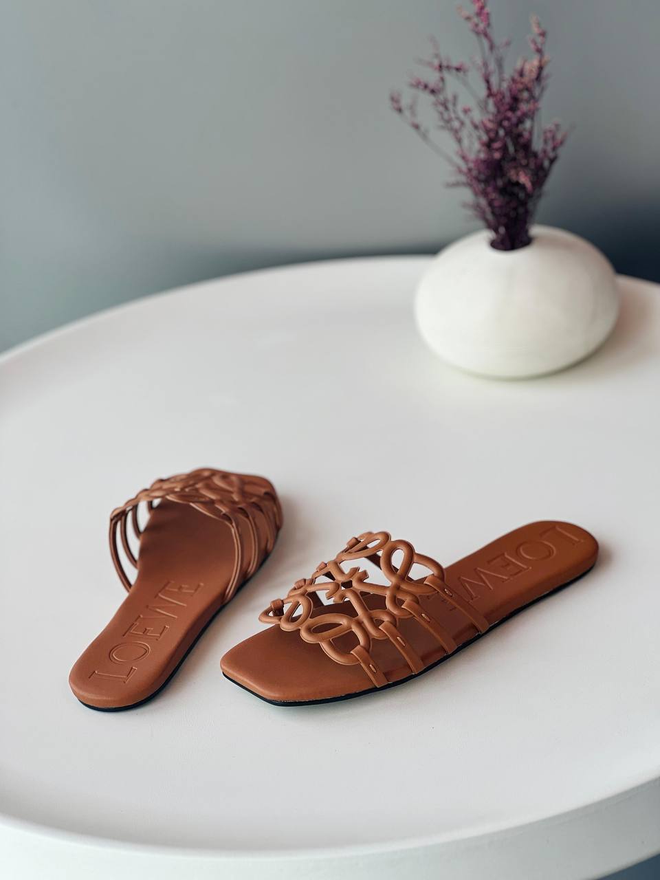 LOEWE 🧡🖤
Size 36_41
Super high quality* 
400 dhs💓

Zain176
♥️♥️♥️