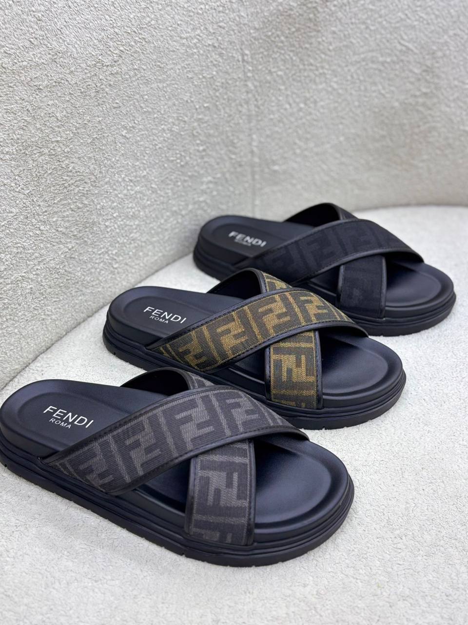 Fendi men slipper
130 dhs🇦🇪

40-46

Zain55
♥️♥️♥️