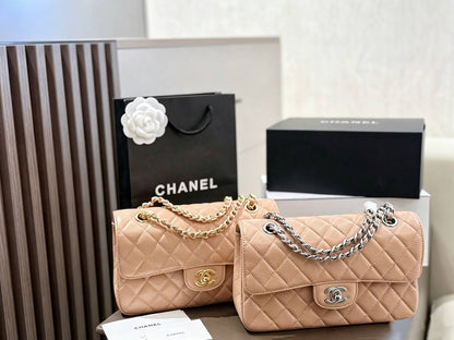 CHANEL
Master🌺🌺🌺
WITH DOUBLE BOX 
240 dhs💓
(Caviar)

Zain39
♥️♥️♥️
