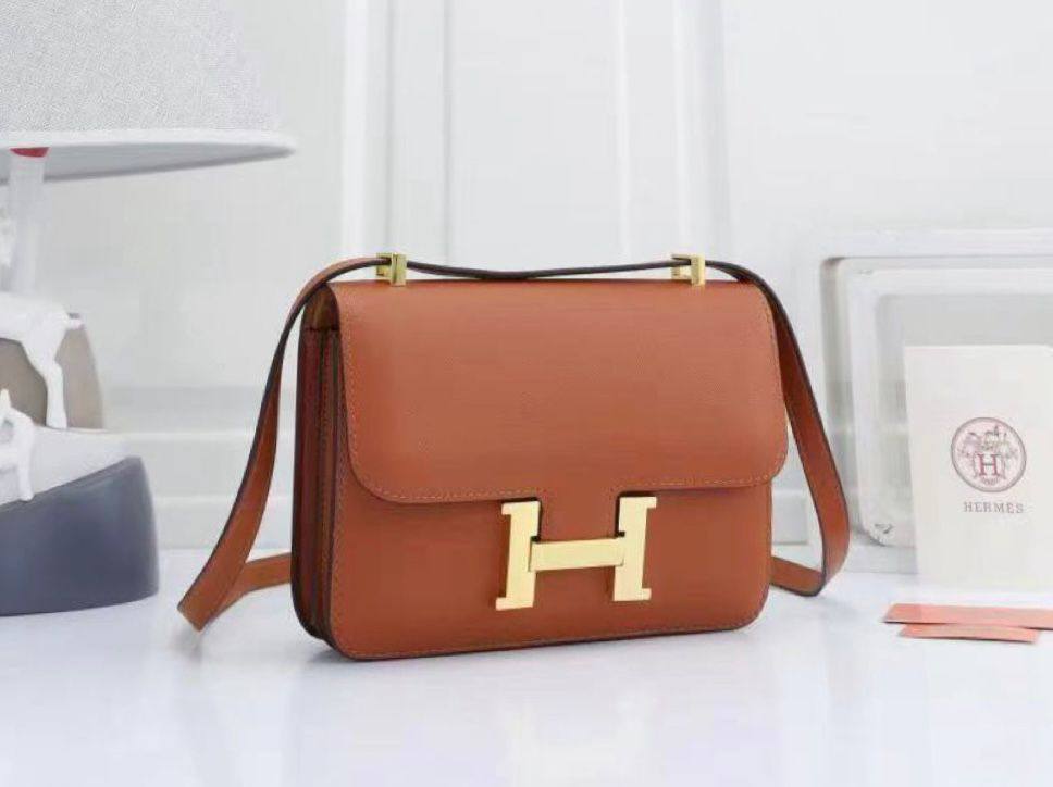 HERMES 

NEW CAME 

GOOD QUALITY 

WITH BOX  
🎁🎁🎁

100 dhs❣️

Zain39
♥️♥️♥️