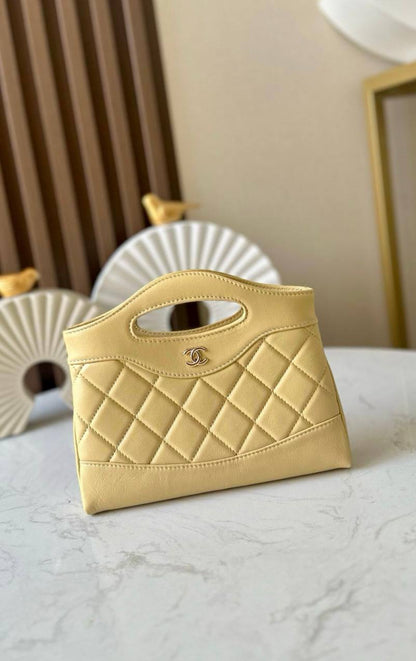 Chanel ✨💕✨
New collection ✨✨✨
SuperMaster Quality 🔥🔥
Available Now ❤️❤️❤️
For Price 👇 WTSP Text Zain 0568585901

Zain252
♥️♥️♥️