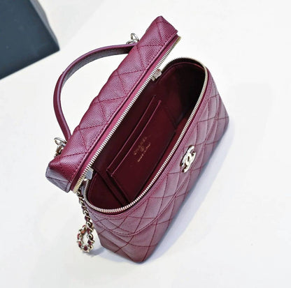 CHANEL 

COPY ONE 

WITH DOUBLE BOX 🎁

210 dhs✅

Zain295
♥️♥️♥️