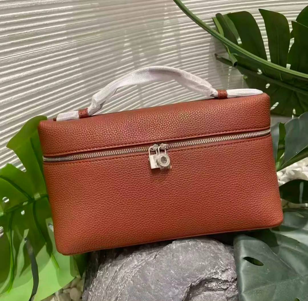 Loro Piana
90 dhs🇦🇪🇦🇪
size：19cm
Good-quality 

with box

Zain35
♥️♥️♥️