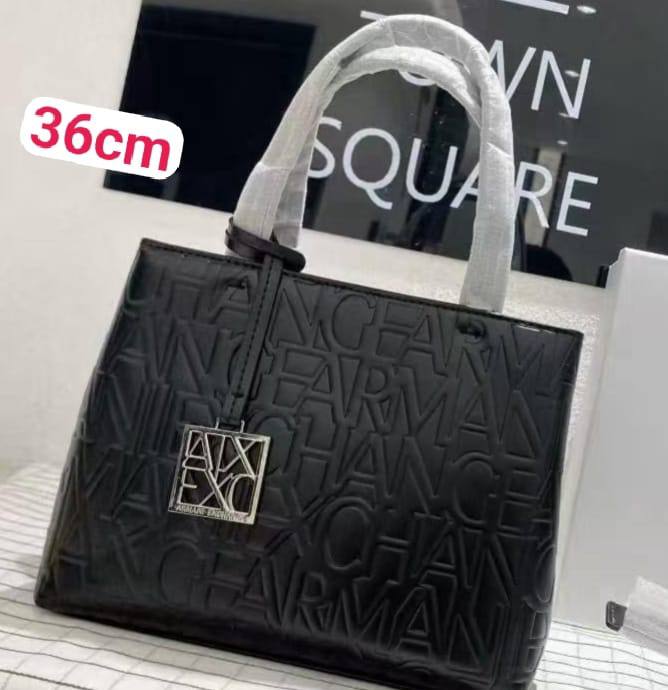 Mixed bags

Gucci 
YSL
CH CH
100 dhs🇦🇪🇦🇪

high quality
Zain26
♥️♥️♥️