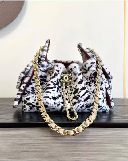 Chanel 

new arrival 

360 dhs🇦🇪🇦🇪

25cm

Zain228
♥️♥️♥️