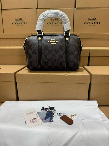 Coach
100 dhs🇦🇪🇦🇪
with box
size 20cm

Zain26
♥️♥️♥️
