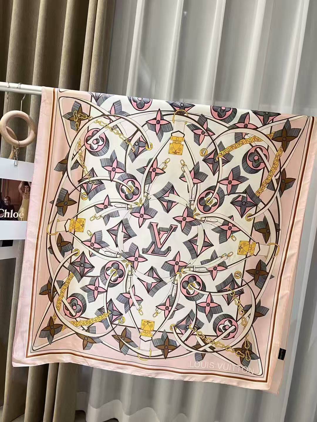 Silk scarf 

40 dhs🇦🇪  
no box

60 dhs🇦🇪 with box

Zain93
♥️♥️♥️