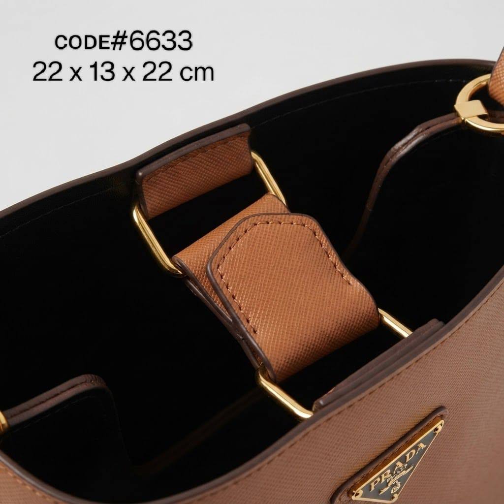 Prada ᴘᴀɴɪᴇʀ ʙᴜᴄᴋᴇᴛ ʙᴀɢ
sᴀғғɪᴀɴᴏ ʟᴇᴀᴛʜᴇʀ
ғᴇᴀᴛᴜʀɪɴɢ ᴛʀɪᴀɴɢʟᴇ ʟᴏɢᴏ ᴘʟᴀǫᴜᴇ
ɢᴏʟᴅ ʜᴀʀᴅᴡᴀʀᴇ
ᴡɪᴛʜ ʟᴏɴɢ ʙᴇʟᴛ sᴛʀᴀᴘ
sɪᴢᴇ: 22 cm

75 dhs✅

Zain31
♥️♥️♥️