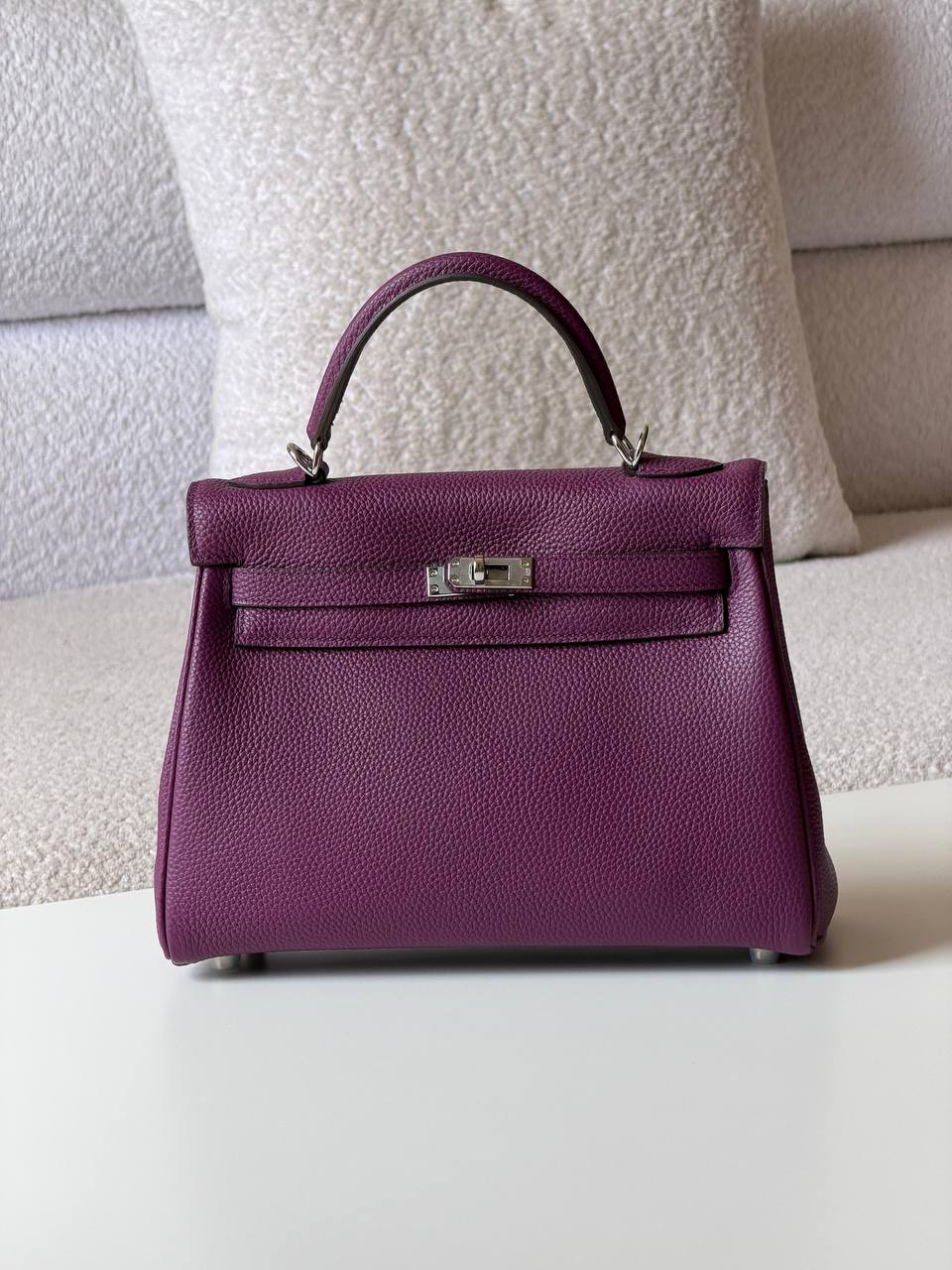 Hermes
kelly 25 cm💥Master quality ✅with box📦
440 dhs✅

Zain52
♥️♥️♥️