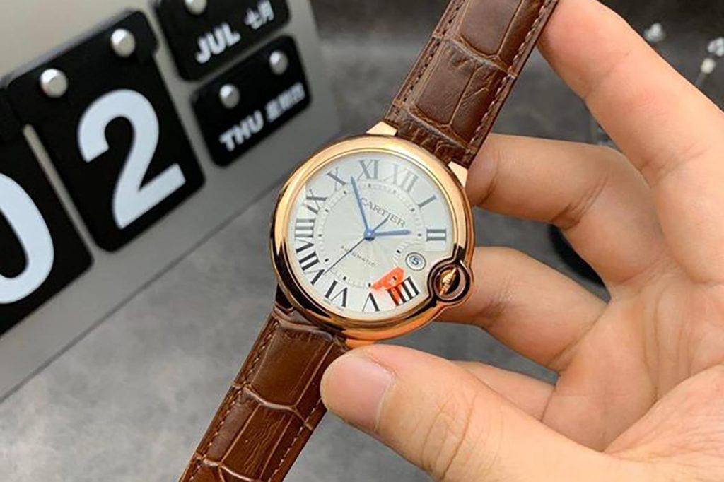 Cartier watch for men 
good quality  automatic 
260 dhs🪙💕

Zain59
♥️♥️♥️