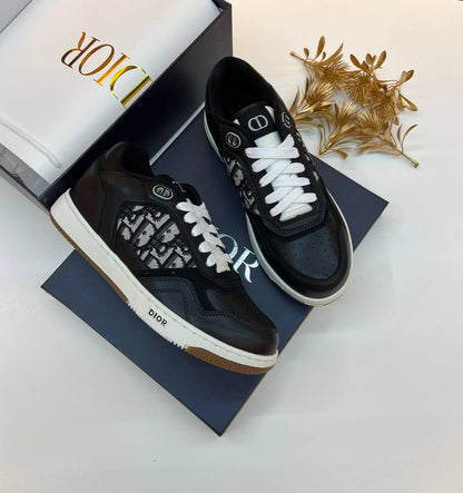 Dior Shoes 
Size:36 to 45
150 dhs✅

Zain241
♥️♥️♥️