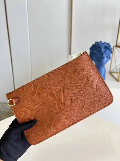 LV Neverfull 2 in 1

Size : 46  * 28 cm

95 dhs🪙

with box 🎁

Zain115
♥️♥️♥️