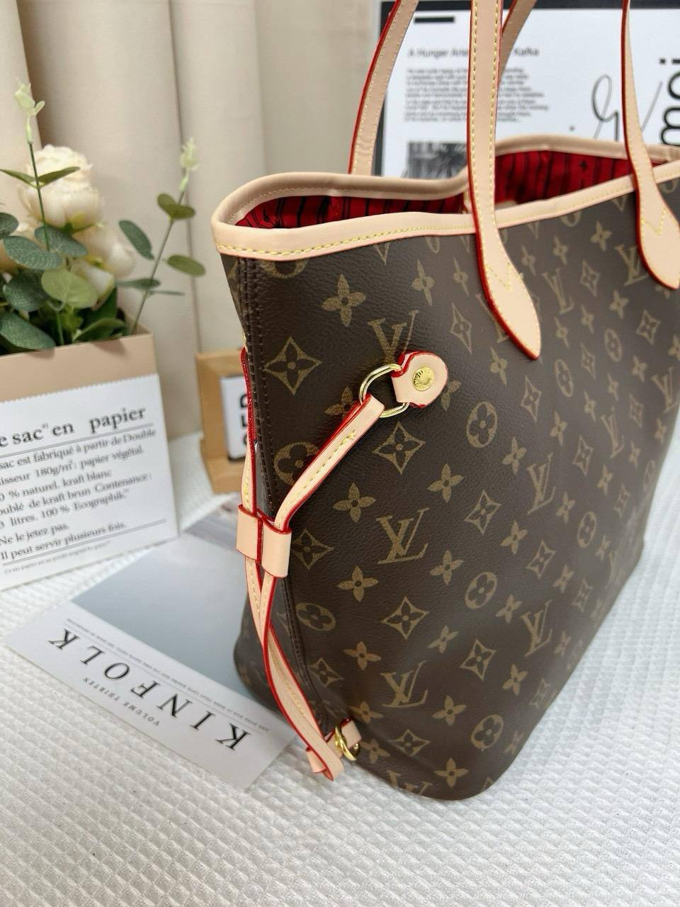 LV
42 cm with box 
105 dhs🇦🇪🇦🇪

Zain17
♥️♥️♥️