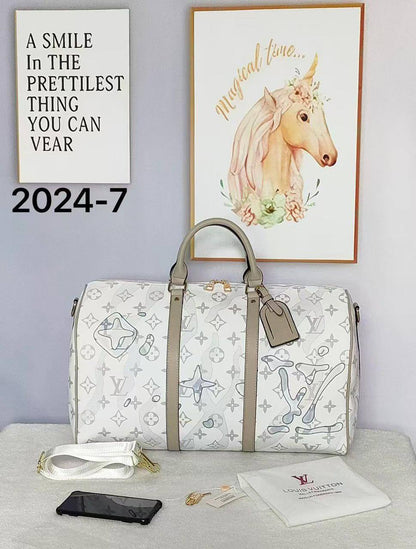 LV 
Travel Bags
140 dhs✅ Glossy
130 dhs✅ Normal

Zain137
♥️♥️♥️
