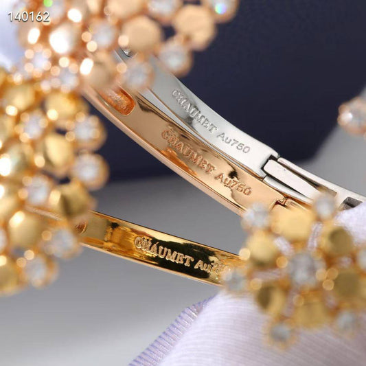 CHAUMET SET 🔥*
Necklace ❤️‍🔥
Earring 🍁
Bangle 🦋
With black boxes 🗃️ 
200 dhs🪙🌨️
With master box 📦 
270 dhs🪙🌨️

Zain216
♥️♥️♥️