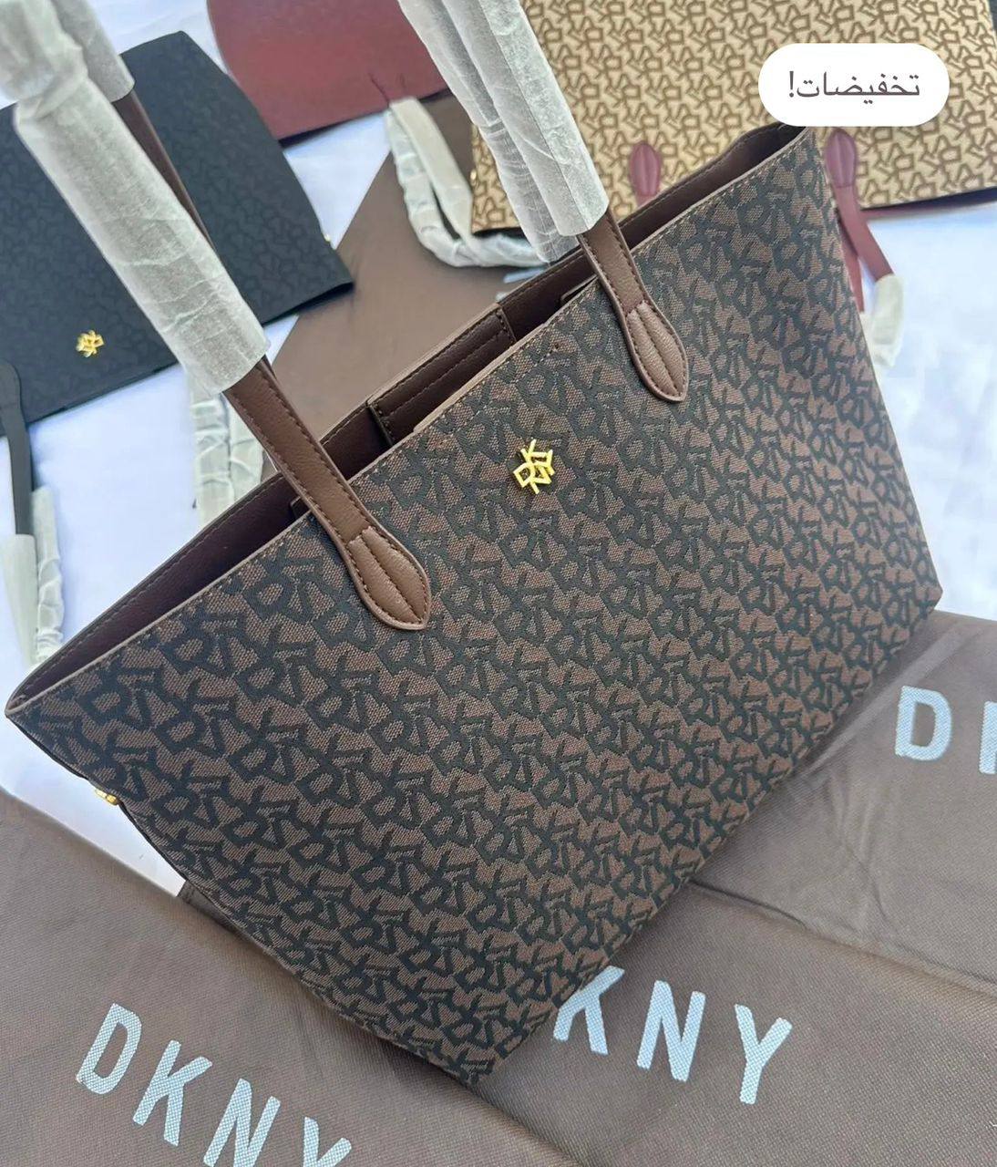 DKNY
100 dhs❣️
SIZE：50cm
good-quality with zipper 

Zain35
♥️♥️♥️