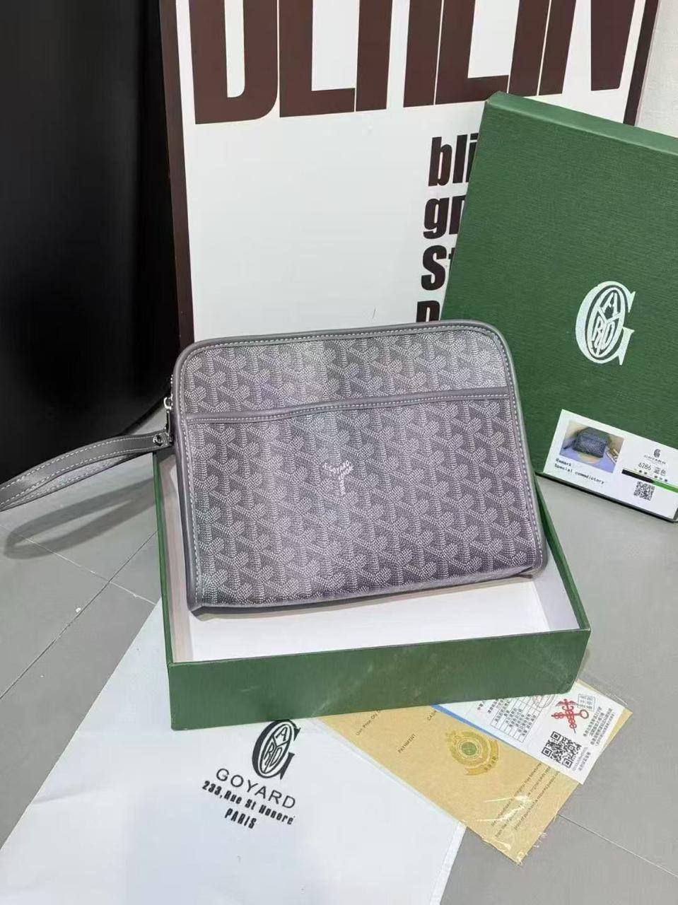 🌈 Goyard Clutch
1️⃣ First quality +🎁
Size : 25 * 21 cm
80 dhs❤️
with box 🎁

Zain115
♥️♥️♥️