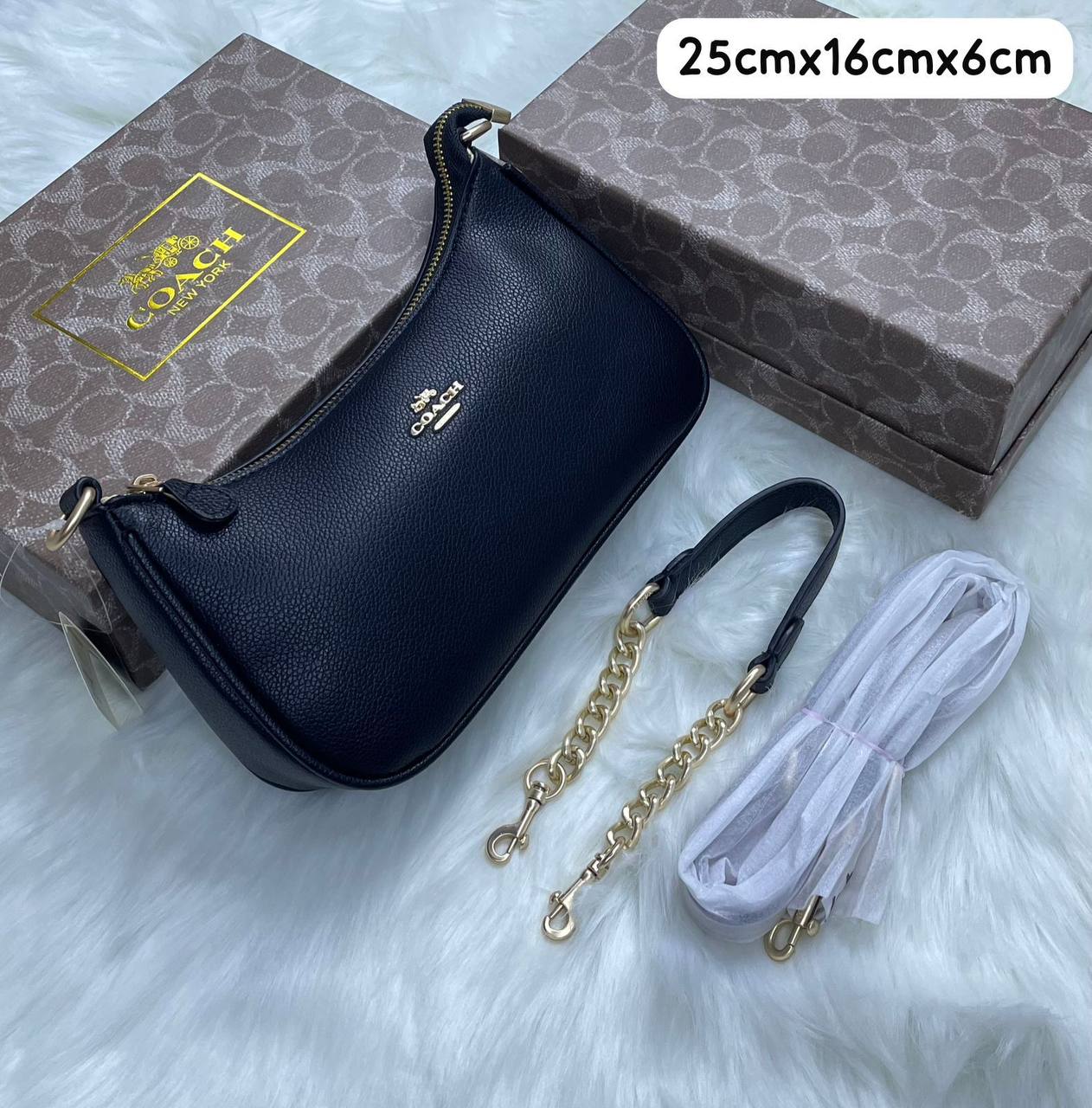 Coach
95 dhs✅ 

with box
🎁🎁🎁

Zain72
♥️♥️♥️