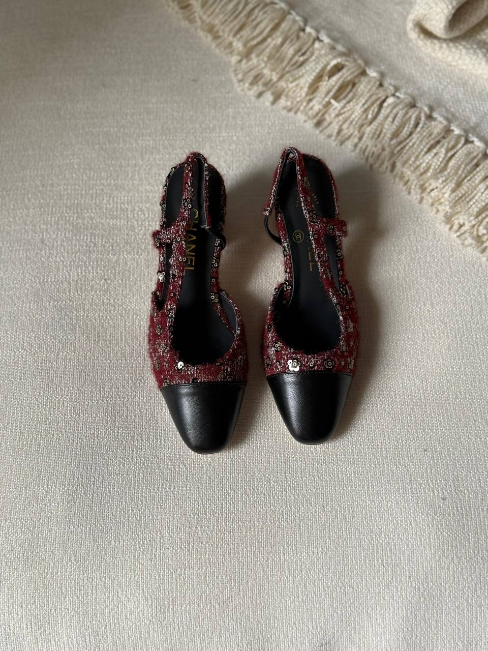 Chanel
AAA Quality
Size 36 to 41
450 dhs✅

Zain288
♥️♥️♥️