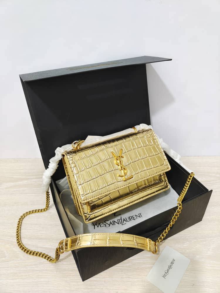 YSL
105 dhs🗽

with box
🎁🎁🎁

size ，25cm

Zain26
♥️♥️♥️