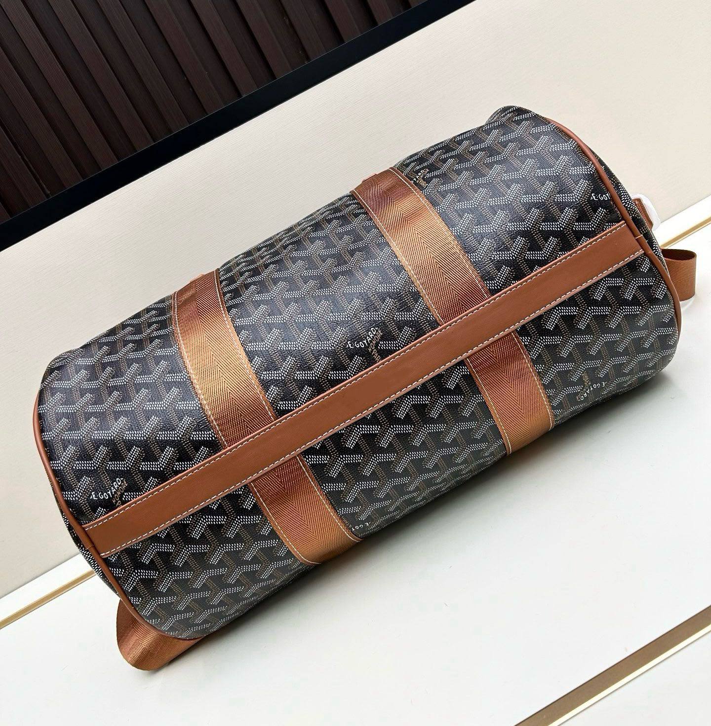 GOYARD 
TRAVELING BAG 
GOOD QUALITY
120 dhs🇦🇪🇦🇪
40CM

Zain39
♥️♥️♥️