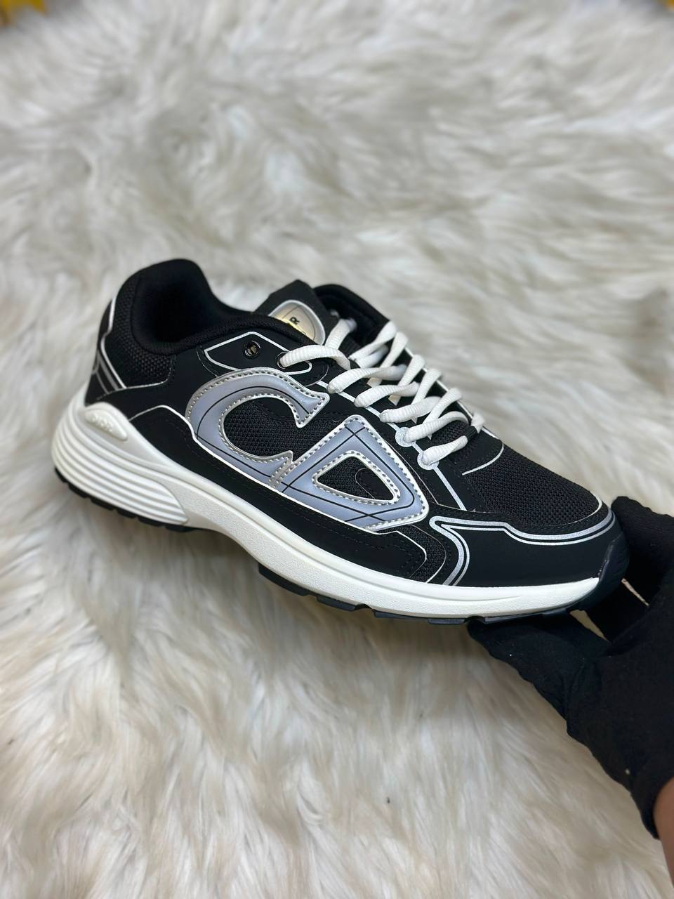 Dior 
Size:40 to 45 
150 dhs💛

Zain241
♥️♥️