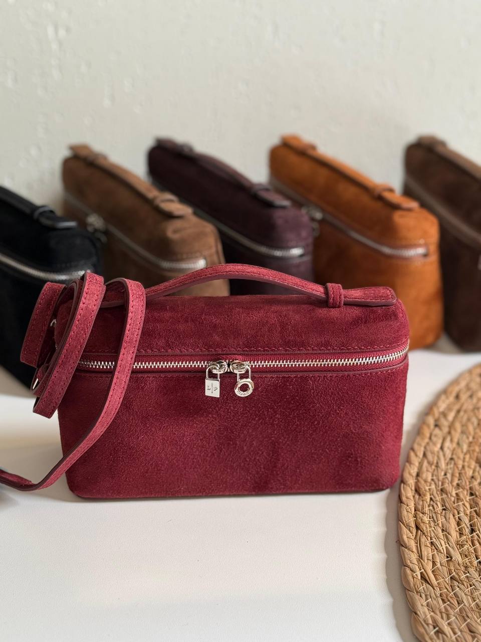 LORO PIANA
20cm
350 dhs✅
Top quality 
With box🎁

Zain167
♥️♥️♥️