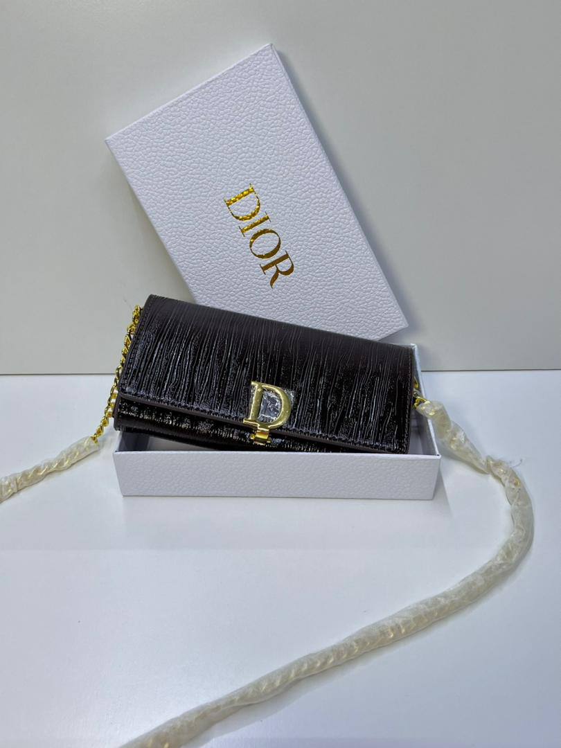 Dior
95 dhs🇦🇪
with box
🎁🎁🎁

size 19×4×10cm

Zain42
♥️♥️♥️