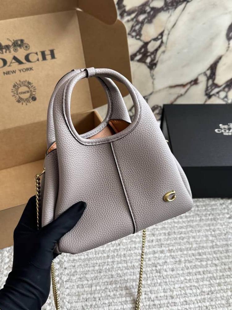 Coach Master
😍🌹20cm 
230 dhs🌺

Zain248